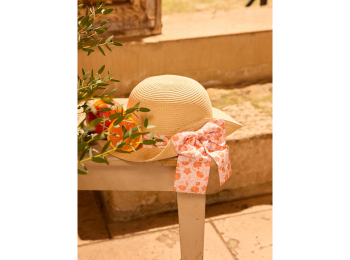 Chapeau de paille avec noeud