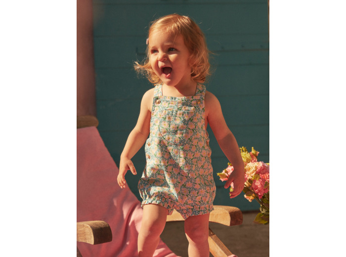 Salopette courte écrue et bleue à imprimé fleuri