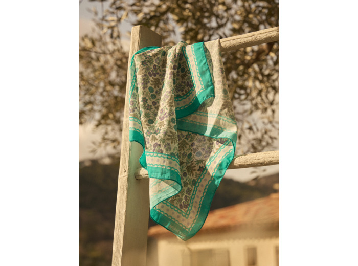 Foulard carré imprimé fleuri