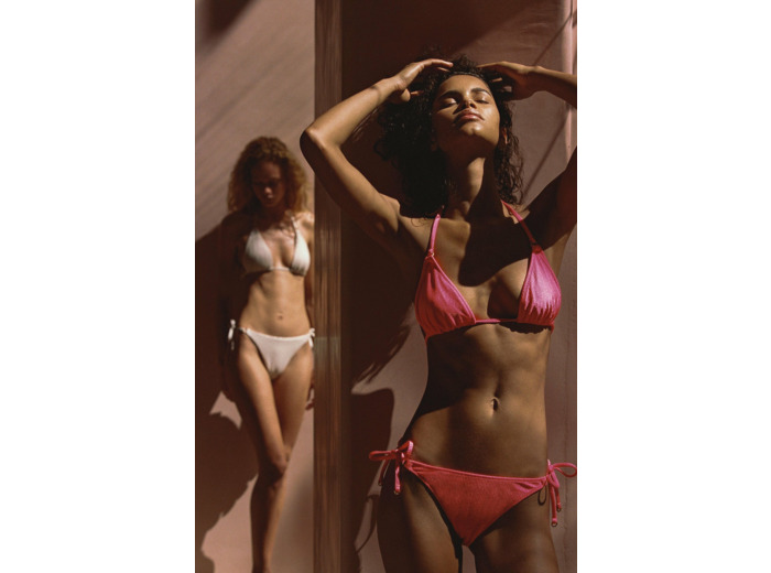 Bas de bikini taille haute avec découpe jambes