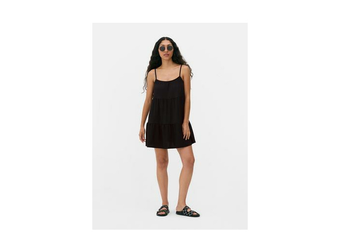 Mini robe à bretelles et superpositions